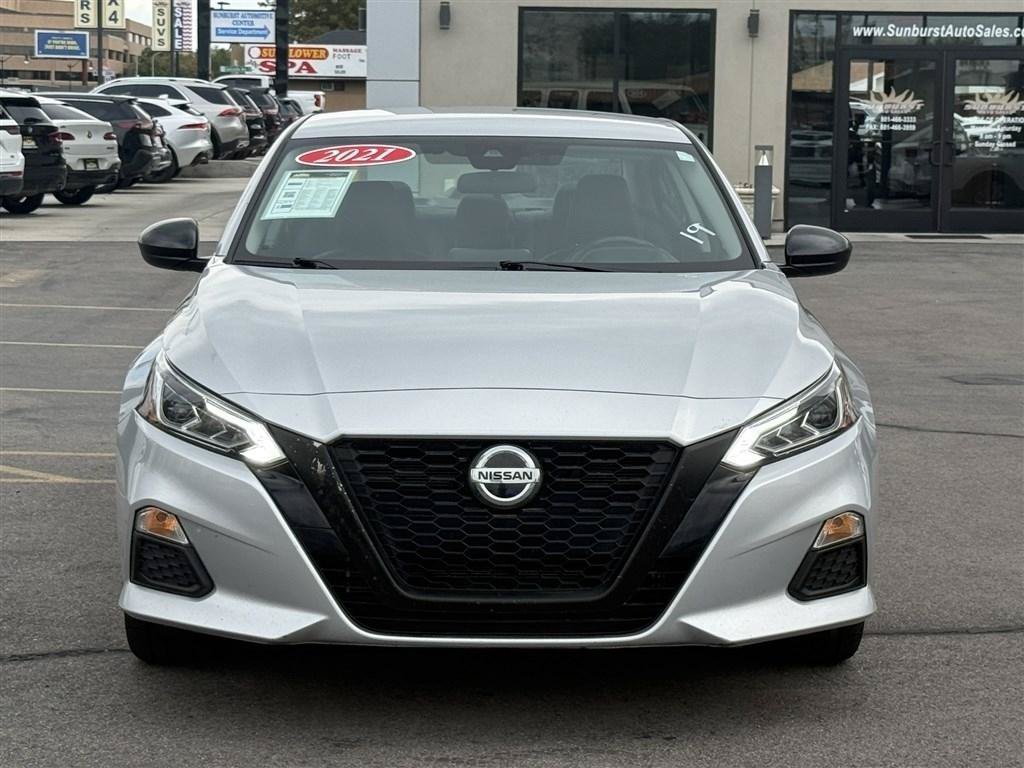 Used 2021 Nissan Altima 2.5 SR FWD image 2