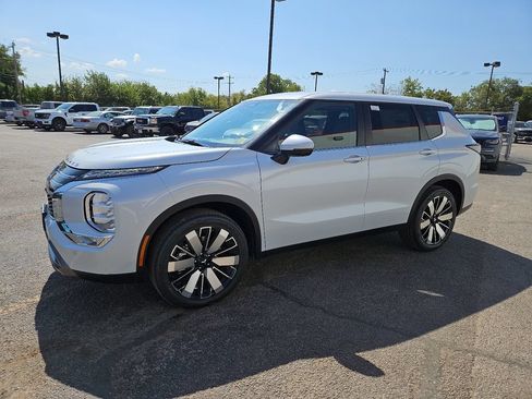 New 2026 Mitsubishi Outlander SE FWD image 5