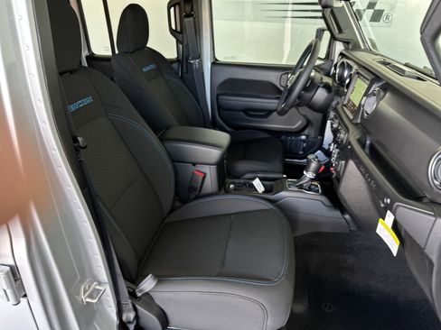 New 2023 Jeep Wrangler Unlimited Rubicon 4xe w/ Cold Weather Group image 20