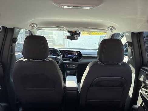 Used 2025 Chevrolet TrailBlazer LS w/ LS Convenience Package image 9