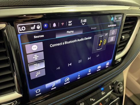 Used 2021 Chrysler Pacifica Touring-L FWD image 34