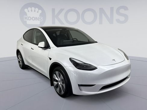 Used 2023 Tesla Model Y Long Range image 10
