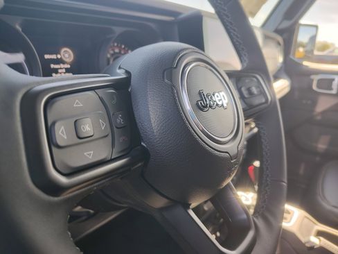 New 2025 Jeep Gladiator Sport w/ Premium Package image 18