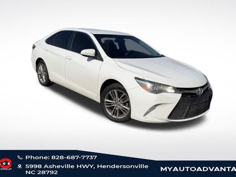 Used 2017 Toyota Camry SE image 2