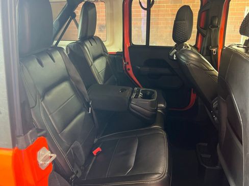 Used 2020 Jeep Wrangler Unlimited Sahara AWD/4WD image 15