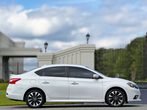 Used 2018 Nissan Sentra SR w/ Electronics Package FWD image 6