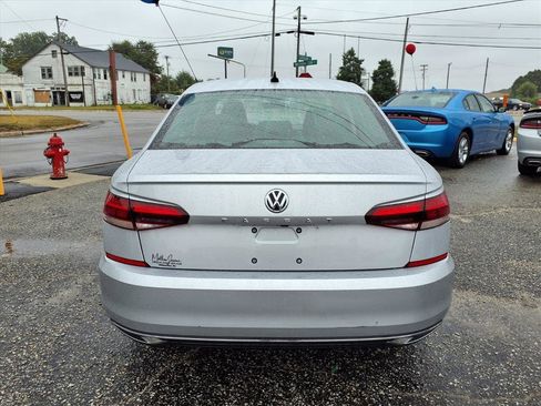 Used 2021 Volkswagen Passat 2.0T SE image 4