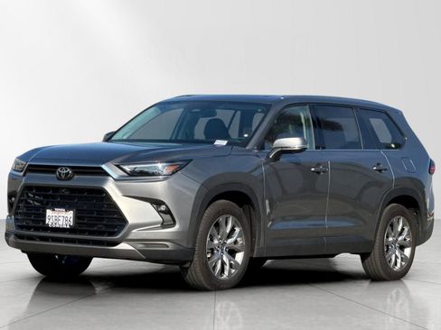 Used 2025 Toyota Grand Highlander AWD image 8