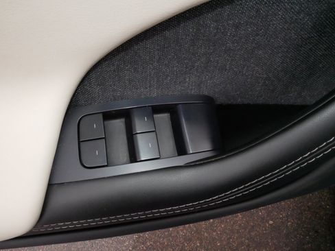 Used 2021 Tesla Model S Plaid image 19