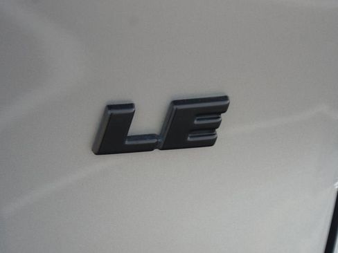 Used 2021 Toyota RAV4 LE FWD image 17