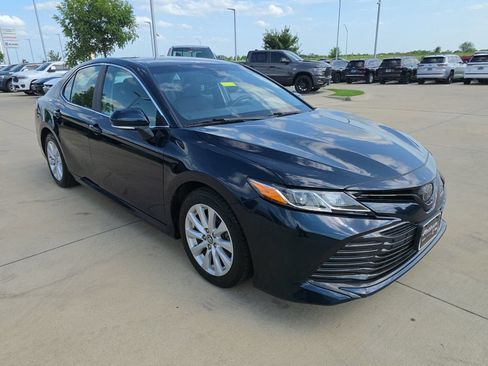 Used 2018 Toyota Camry LE w/ Convenience Package FWD image 7
