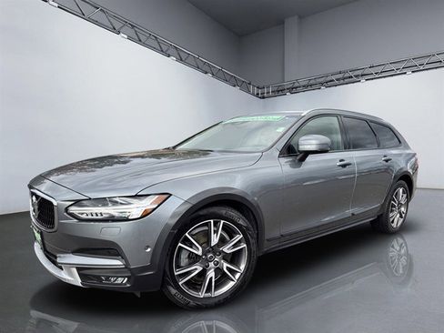 Used 2017 Volvo V90 T6 Cross Country image 29