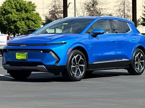 Used 2025 Chevrolet Equinox EV LT w/ Convenience Package image 16