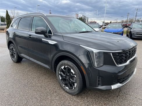 Certified 2024 Kia Sorento S image 9