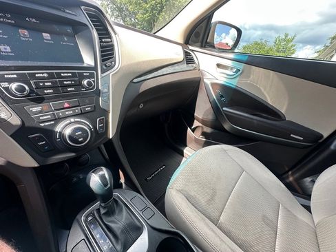Used 2017 Hyundai Santa Fe Sport image 19