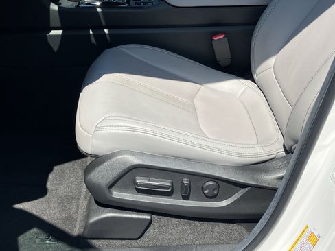 Used 2025 Honda Pilot EX-L image 17