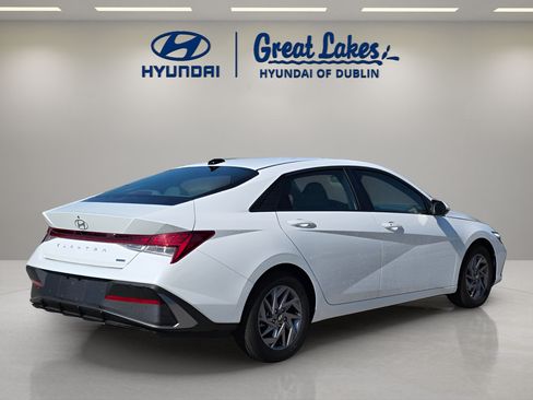 Used 2026 Hyundai Elantra Hybrid FWD image 5