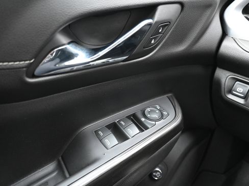 Used 2019 GMC Acadia SLT image 16