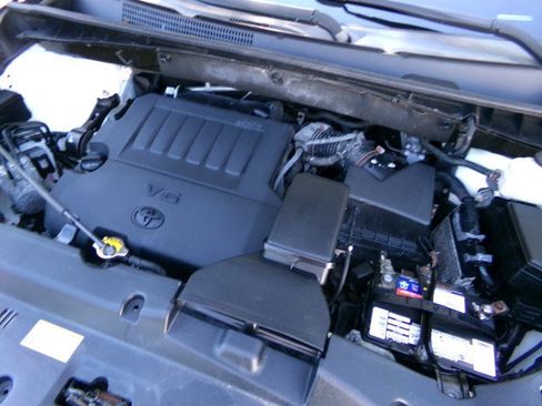 Used 2014 Toyota Highlander Plus AWD/4WD image 25