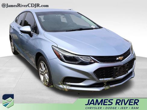 Used 2018 Chevrolet Cruze LT FWD image 10