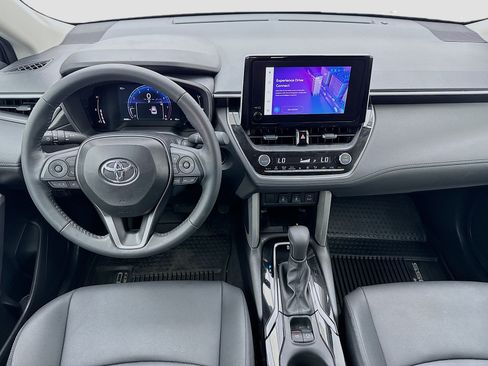 Used 2025 Toyota Corolla Cross XLE w/ Convenience Package FWD image 15