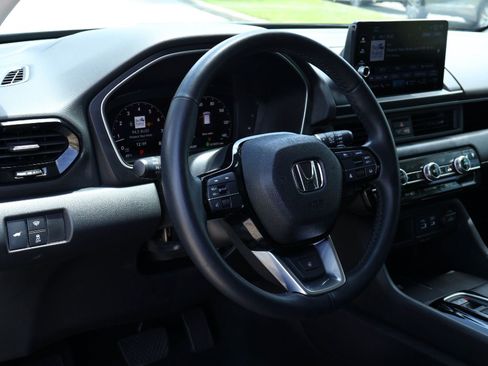 Used 2025 Honda Pilot Elite image 2