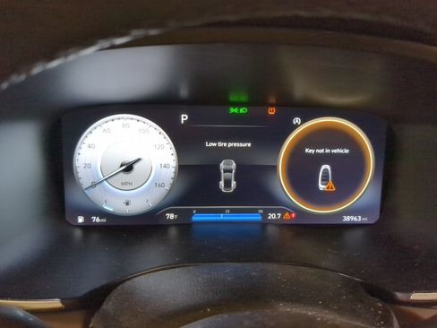 Used 2023 Hyundai Santa Fe Limited AWD/4WD image 16