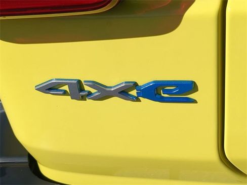 Used 2022 Jeep Wrangler Unlimited Sahara w/ Safety Group image 39