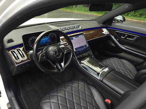 Used 2023 Mercedes-Benz S 580 4MATIC Sedan image 2