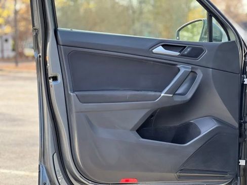 Used 2020 Volkswagen Tiguan S image 10