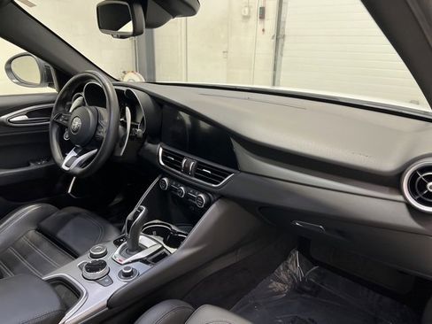 Used 2023 Alfa Romeo Giulia Veloce image 50