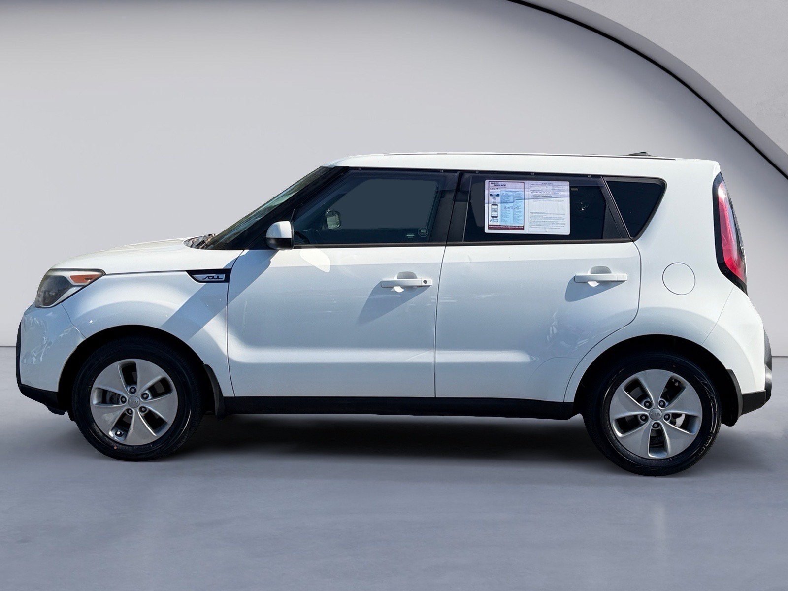 Used 2015 Kia Soul FWD image 2