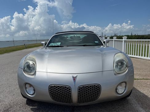 Used 2007 Pontiac Solstice Convertible w/ Preferred Package RWD image 2