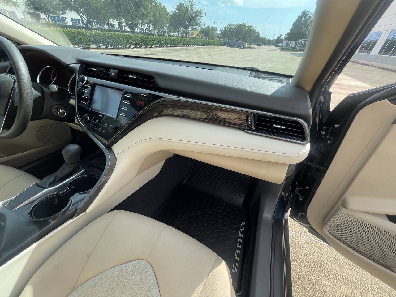 Used 2020 Toyota Camry LE FWD image 21