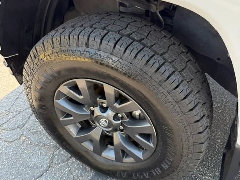 Used 2021 Toyota Tacoma SR5 w/ SR5 Appearance Package (SM) RWD image 13