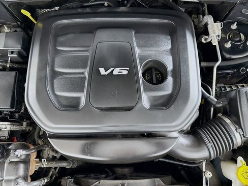 Used 2018 Jeep Grand Cherokee Limited image 29