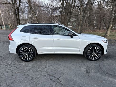 New 2026 Volvo XC60 T8 Ultra w/ Climate Package image 9