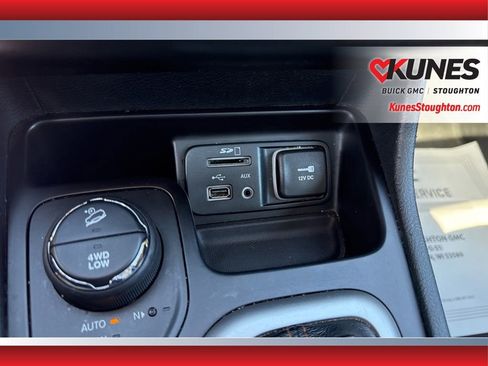 Used 2016 Jeep Cherokee Limited AWD/4WD image 34