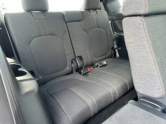 Used 2025 Honda Pilot Sport image 12