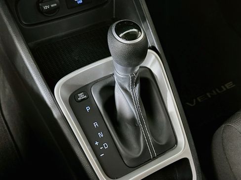 Used 2020 Hyundai Venue SE FWD image 23