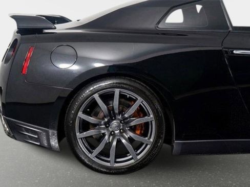 Used 2015 Nissan GT-R Premium image 7