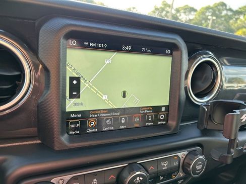 Used 2022 Jeep Wrangler Unlimited Rubicon w/ Trailer Tow Package AWD/4WD image 41
