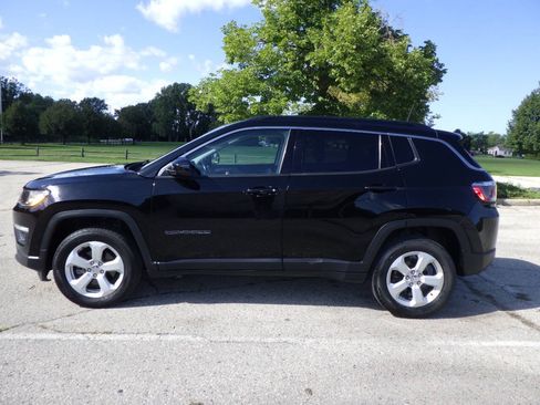 Used 2018 Jeep Compass Latitude w/ Cold Weather Group AWD/4WD image 4