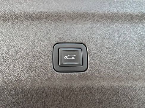 Used 2023 Chevrolet Tahoe Z71 AWD/4WD image 35