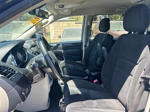 Used 2019 Dodge Grand Caravan SE w/ UConnect Hands-Free Group FWD image 14
