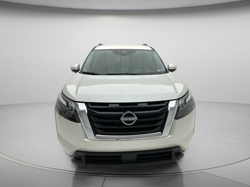 Used 2024 Nissan Pathfinder SV AWD/4WD image 2