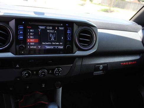 Used 2016 Toyota Tacoma TRD Sport w/ Towing Package RWD image 9