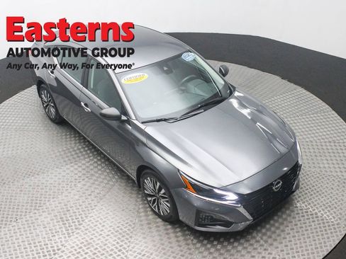 Used 2024 Nissan Altima 2.5 SV AWD/4WD image 3