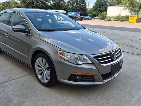 Used 2010 Volkswagen CC Sport FWD image 3