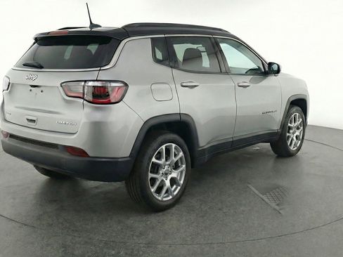 Used 2025 Jeep Compass Limited image 7